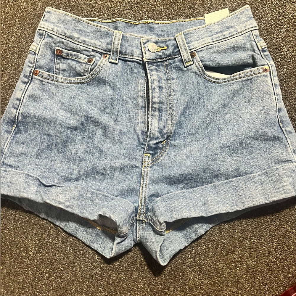 High rise Levi shorts